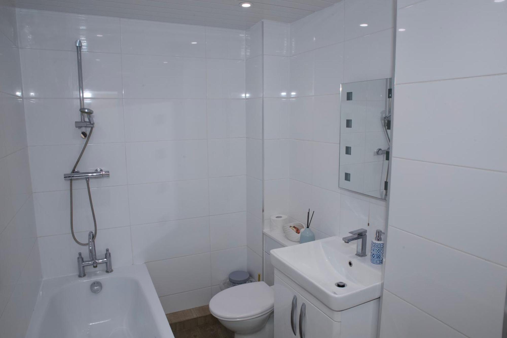 Spacious Modern 2 Bed Flat In City Centre Редінг Екстер'єр фото